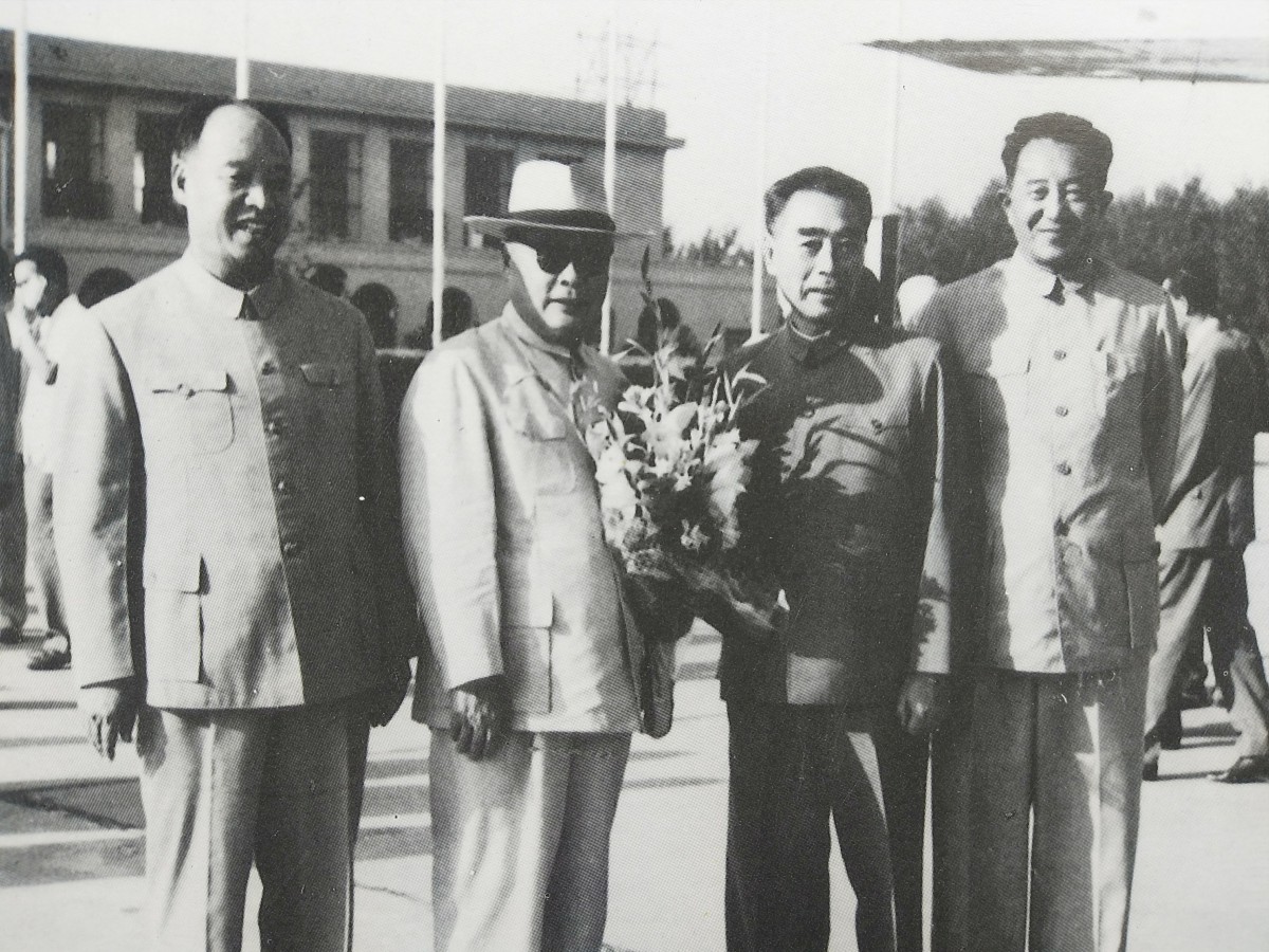 罗瑞卿、周恩来、陈毅、彭真在北京机场合影