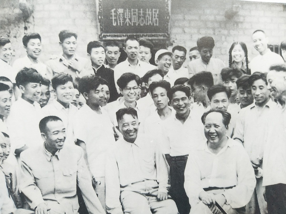 罗瑞卿陪同毛泽东回韶山